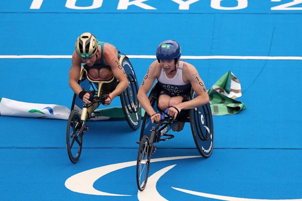 On Aug. 29, 2021, WashU alum Kendall Gretsch defeats Australian Lauren Parker at the finish line of the women's PTWC Triathlon at the Tokyo 2020 Paralympic Games (Photo: Getty Images)